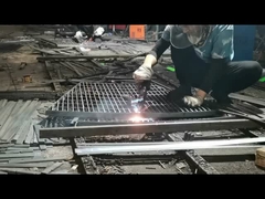 303 Canali di passaggio Griglia di sicurezza galvanizzata non scivolosa Scaline perforate