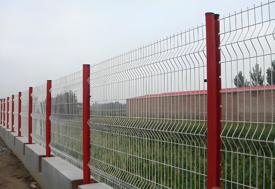 Triangolo curva PVC rivestito Agriturismo e giardino Recinzione V Mesh Acciaio Recinzione a maglia